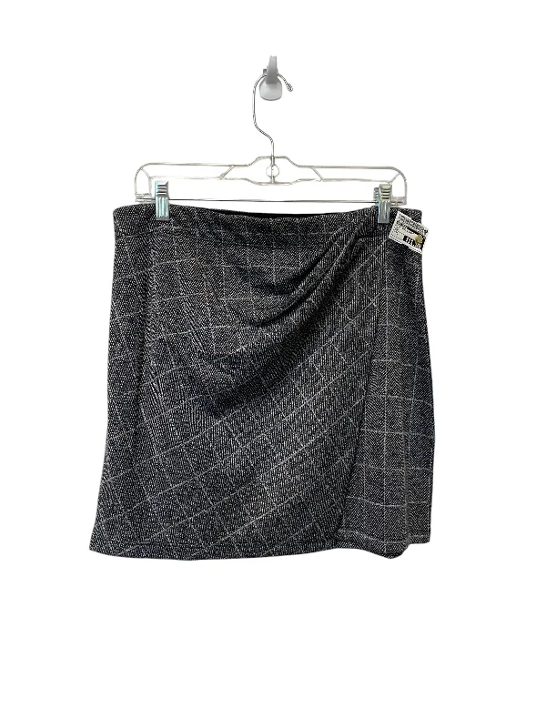 Skirt Mini & Short By Max Studio In Grey, Size: L